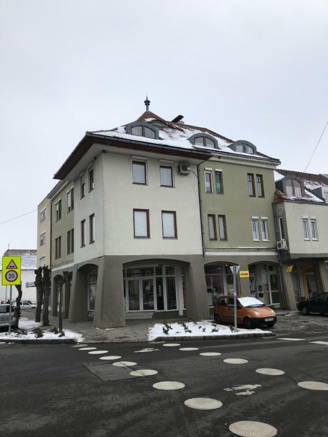 Gabor Pal 1 Apartman 2 Szoba Dunafoldvar Екстериор снимка